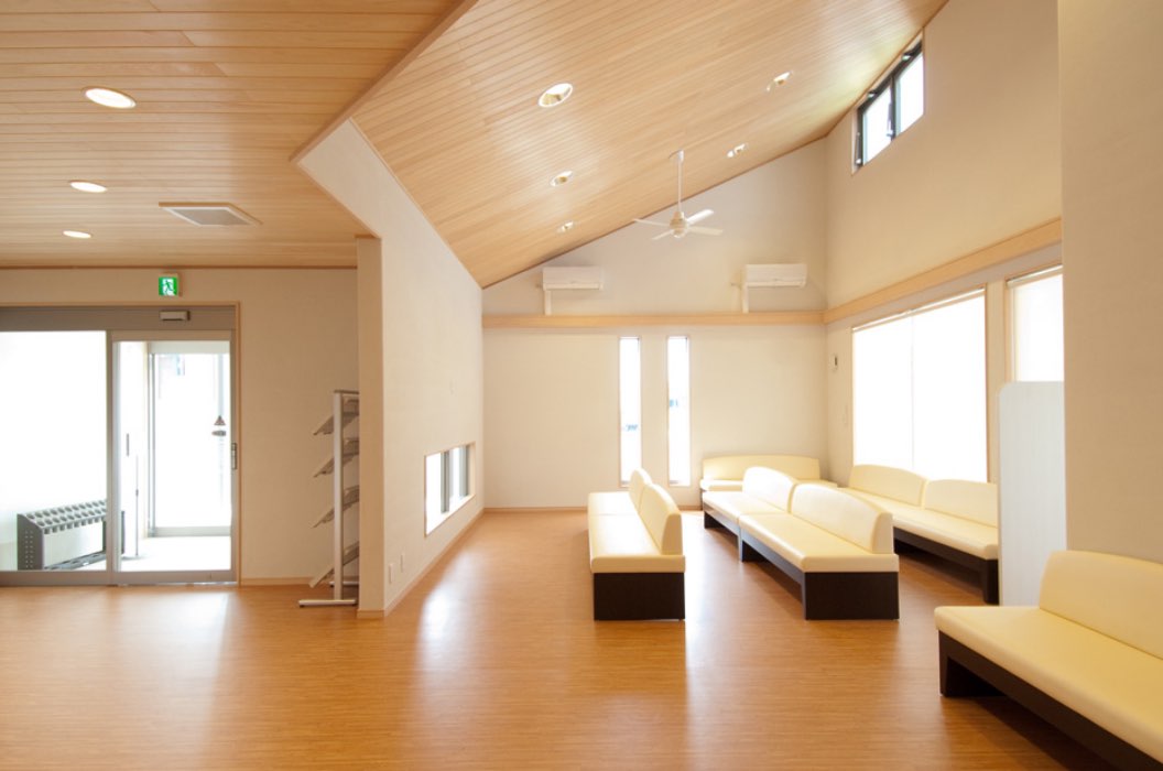 神宮前整形外科待合室